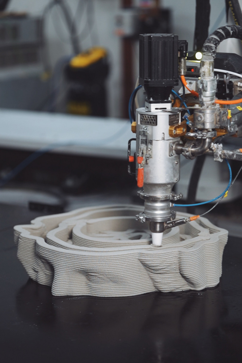 Exposition en plein air des sculptures de Theodoulos Gregoriou, quartier Faubourg Saint Honoré