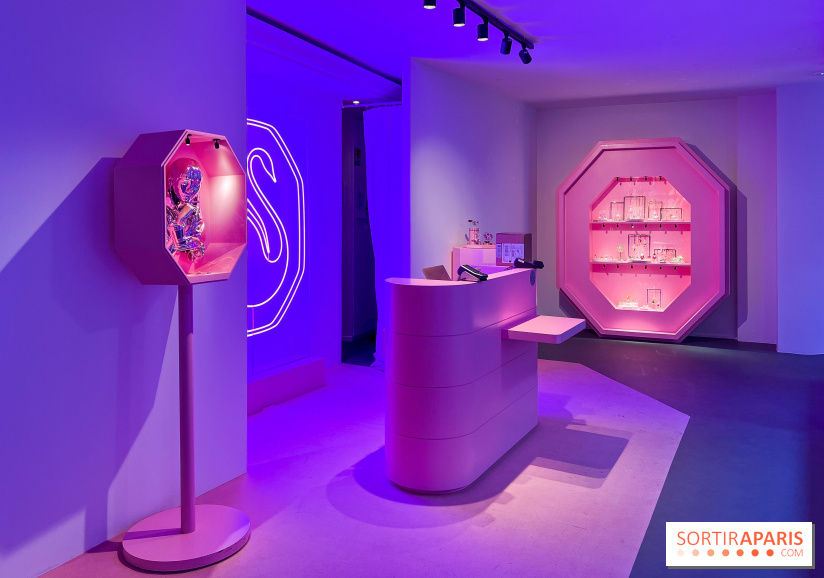 Découvrez le pop-up store immersif gravé Swarovski, dans le Marais