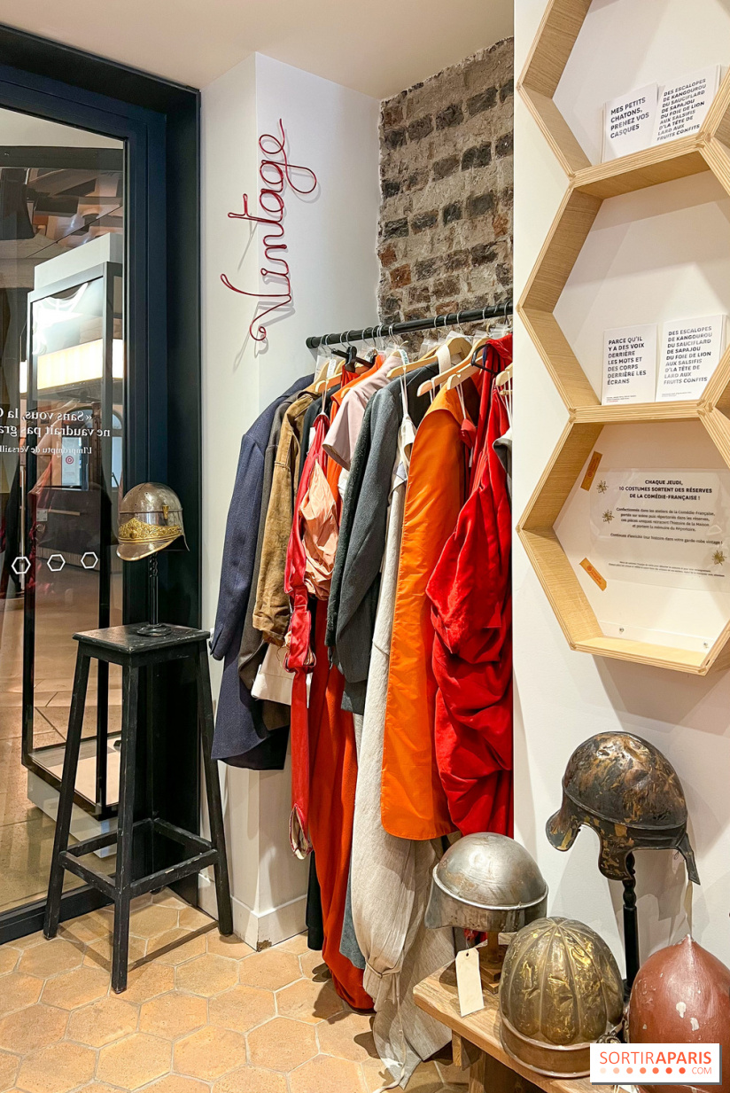 Insolite : la Comédie Française organise une vente hebdomadaire de ses anciens costumes à Paris