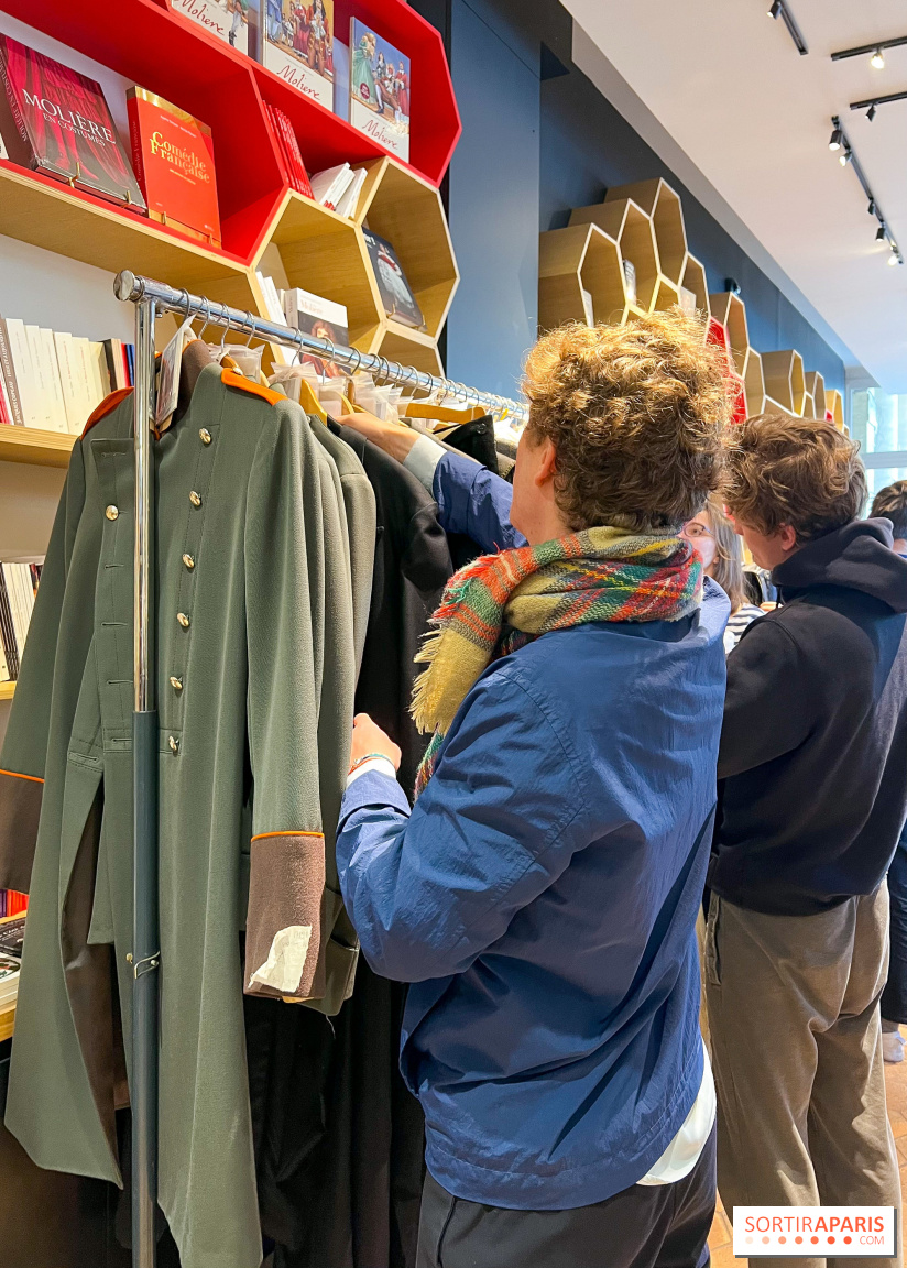 Insolite : la Comédie Française organise une vente hebdomadaire de ses anciens costumes à Paris
