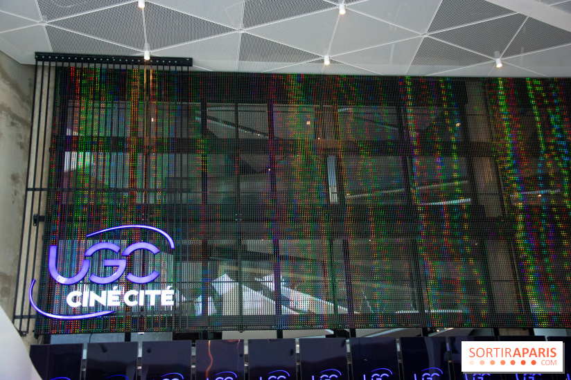 Claude Lévêque installe une œuvre à l'UGC Velizy