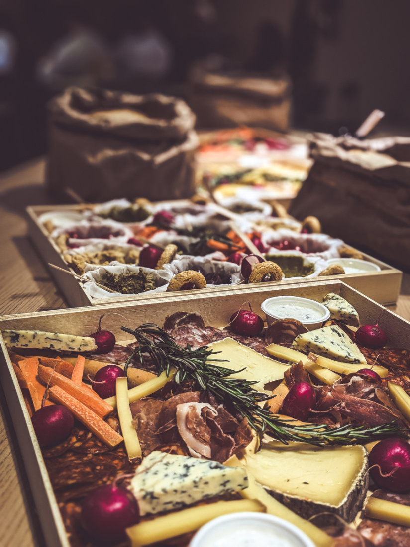 Bonne Tranche : l’apéro livré à vélo qui envoie du lourd