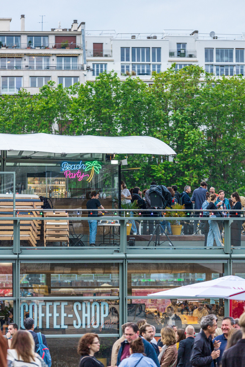 Annette K. célèbre le Paris des vacances en août