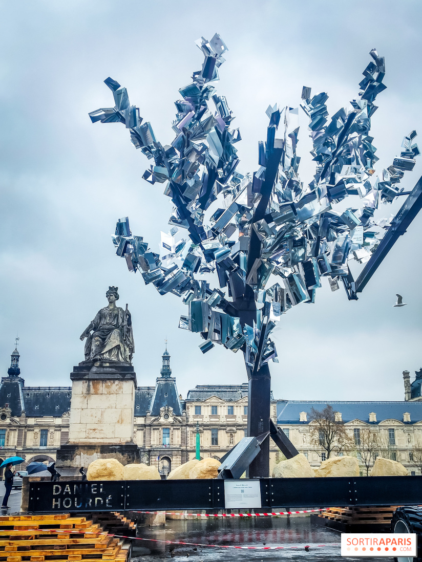L'arbre aux mille voix : une sculpture originale installée sur le pont du Carrousel