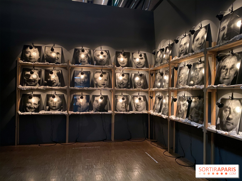 Christian Boltanski, Réserve des Suisses morts, 1990