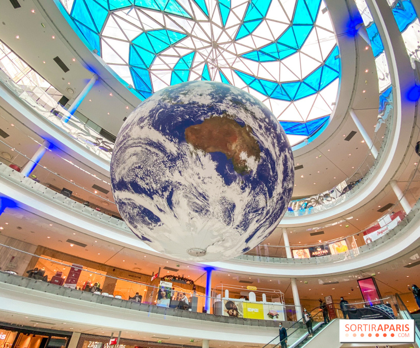 Gaïa de Luke Jerram à Beaugrenelle