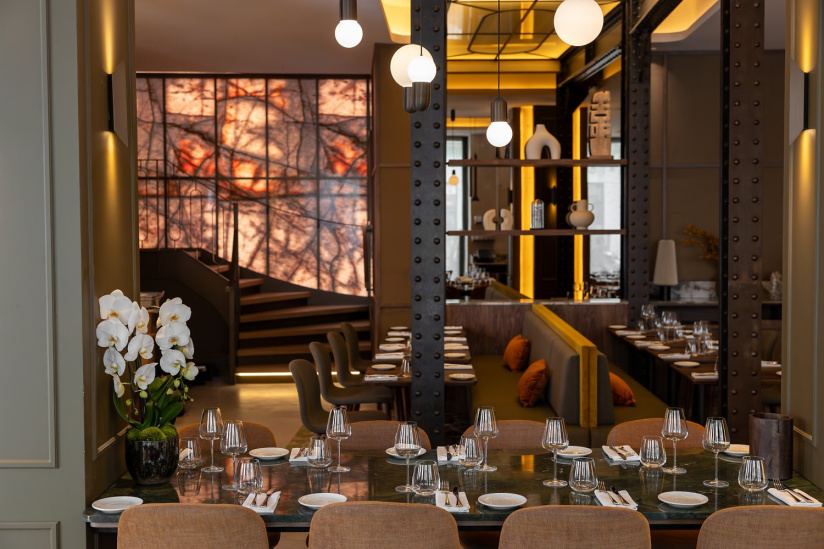 ONYX, nouveau restaurant Gastronomique au mur d'Onyx de 4 mètres de hauteur