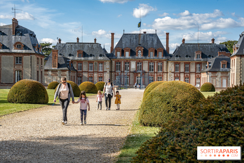 Le Château de Breteuil, ses jardins remarquables et contes de Perrault enfants