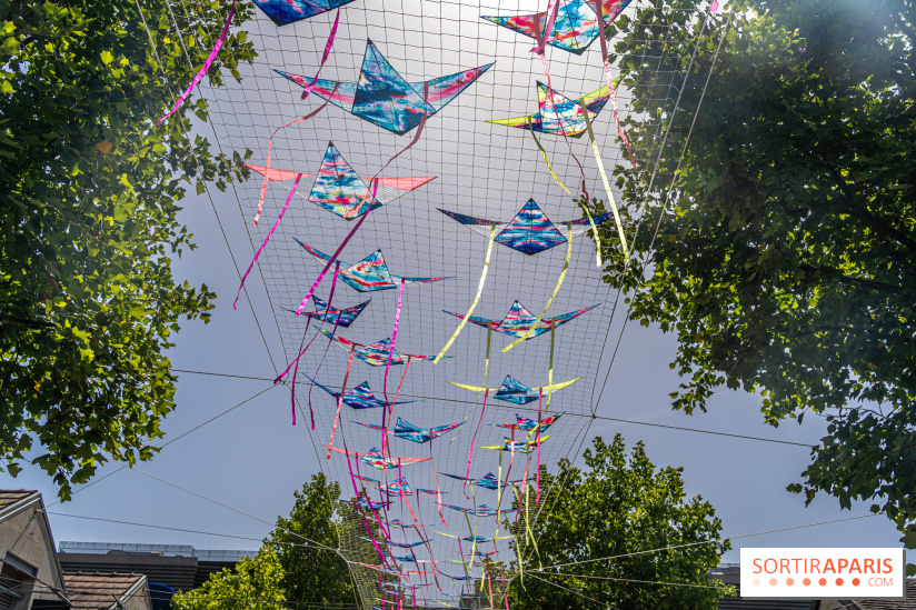 Le ciel de cerfs volants à Bercy Village