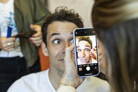 Théo Curin, le nageur handisport français, fait son entrée au musée Grévin