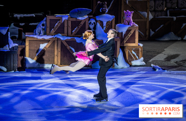 Noël Parc Astérix 2022, les animations - spectacle noel - patinage - Qui veut la peau du Père Noël ?
