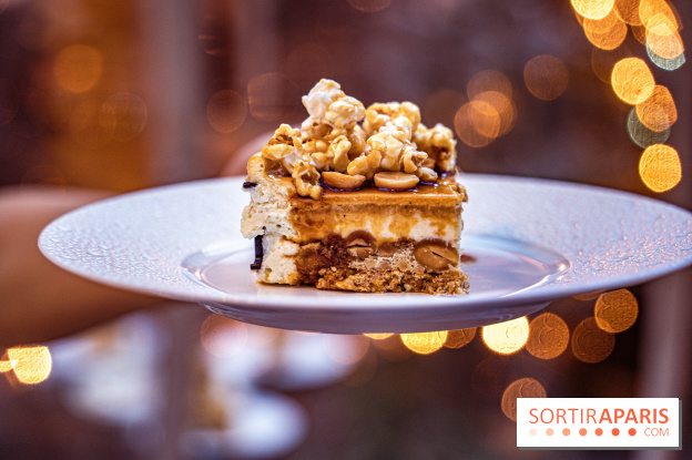 La Bûche de Noël 2022 de l'Hôtel Fouquet's paris par Anthony Coquereau - part de bûche