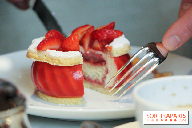 Butterfly Pâtisserie de Matthieu Carlin à l'Hôtel de Crillon - Charlotte aux Fraises et à la Fleur d'Oranger (3)