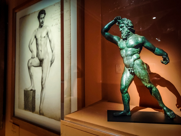 Des cheveux et des poils, l'exposition poilante du musée des Arts décoratifs - nos photos