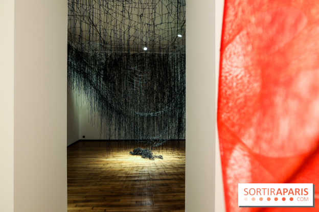 Expo Memory Under The Skin de Chiharu Shiota à Paris, nos photos