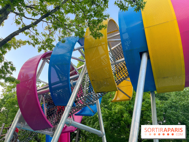 Le Jardin du Dragon, l'aire de jeux colorée au parc de la Villette