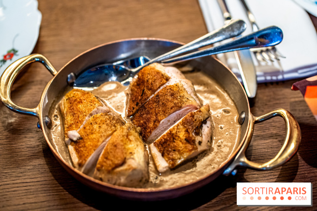 Bistrot Podium, le restaurant festif avec la carte de Glenn Viel -  la volaille cuite sur coffre