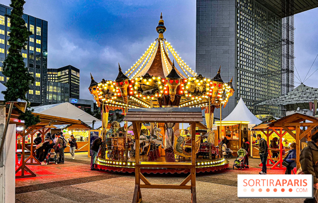 Le Marché de Noël 2023 de La Défense - Père Noël, spots photo illuminés, créateurs et stands gourmands - enfants - carrousel