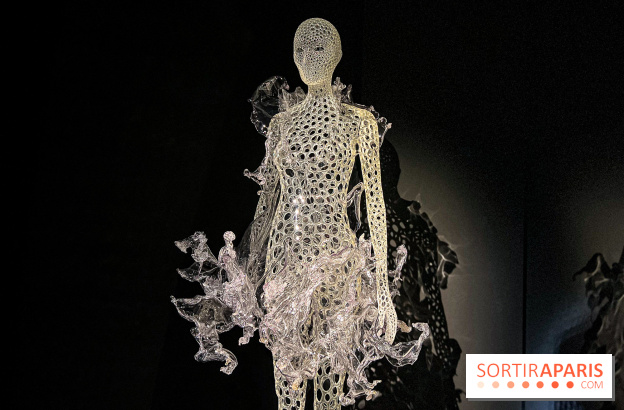 L’exposition retrospective de la créatrice de mode Iris Van Herpen au Musée des Arts Décoratifs