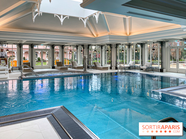 Disneyland Hotel à Disneyland Paris piscine