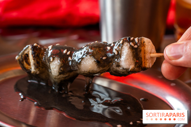Sekitan, le restaurant street food de brochettes japonaises -  dango sésame noir