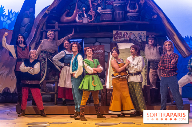 Parc Astérix : inauguration de la Tour Numérobis avec Jamel Debbouze  -  Comédie musicale : C'est du délire