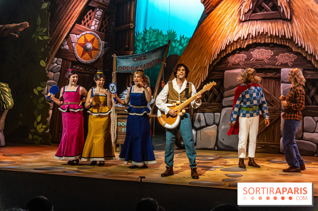 Parc Astérix : inauguration de la Tour Numérobis avec Jamel Debbouze  -  Comédie musicale : C'est du délire