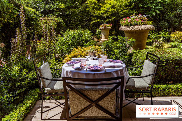 La terrasse jardin Summer de la Bauhinia au Shangri-La Paris