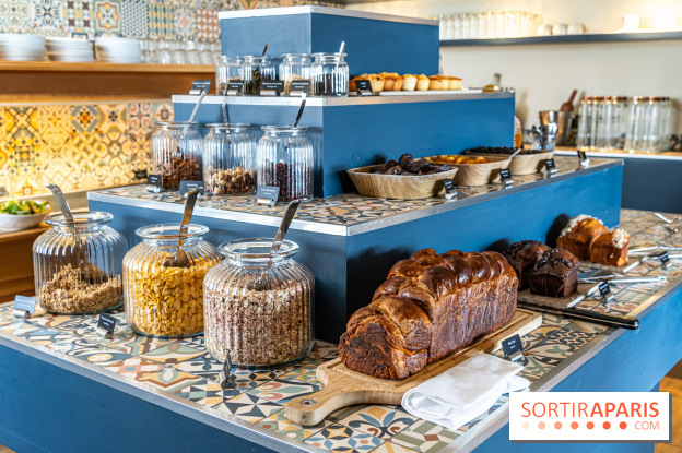 Le Brunch à volonté du belvédère au Domaine de la Corniche dans les Yvelines - photos -  brioche et cakes