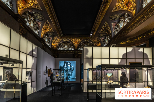 Exposition 'Bijoux de Scène de la Comédie Française' à l'hôtel historique de Mercy-Argenteau qui se dévoile
