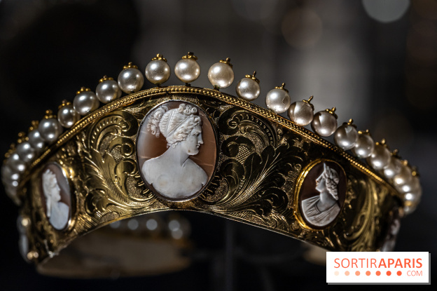 Exposition 'Bijoux de Scène de la Comédie Française' à l'hôtel historique de Mercy-Argenteau qui se dévoile