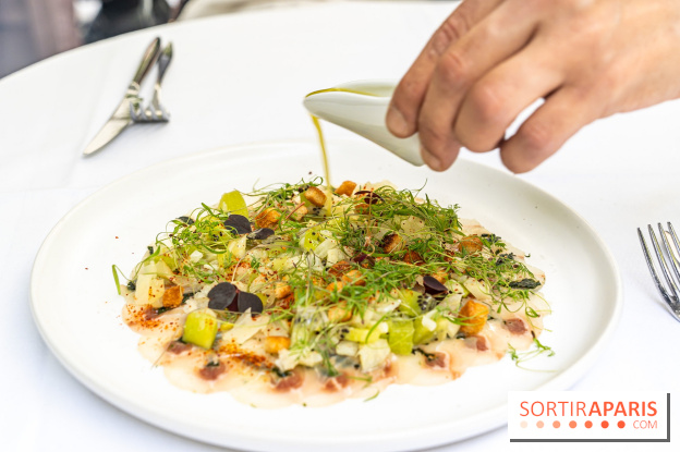 La terrasse du Jardin Privé à Châtelet Les Halles en mode barbecue - carpaccio de bar