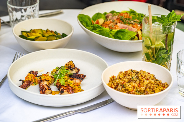 La terrasse du Jardin Privé à Châtelet Les Halles en mode barbecue - plats