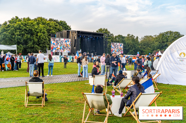 La Fan zone de Saint-Quentin en Yveli!nes, soirée Ofenbach et drones -  A7C0344