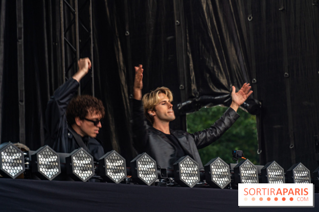 La Fan zone de Saint-Quentin en Yveli!nes, soirée Ofenbach et drones -  A7C0382