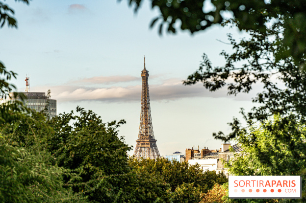 La terrasse dans un jardin avec vue Tour Eiffel du Marguerite 1606 au Domaine de la Reine Margot