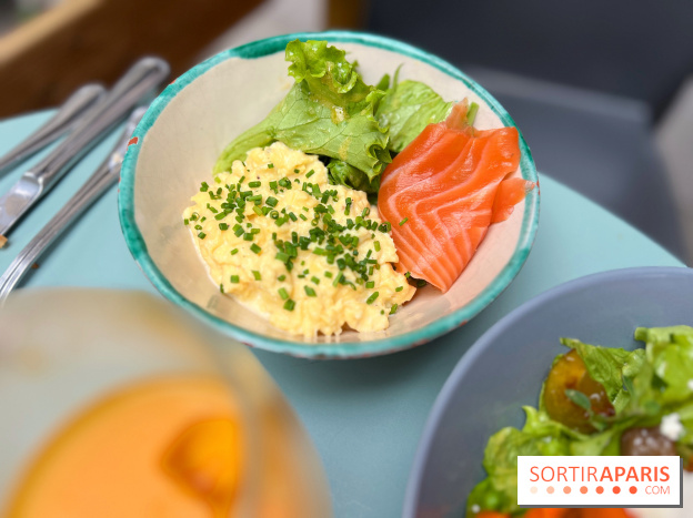 Café Mirabelle - Oeufs brouillées saumon