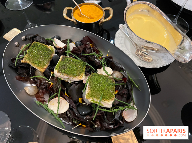 Le Grand Diner, Hôtel San Régis - Loup de mer en persillade