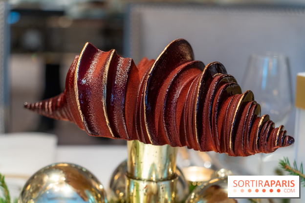 La bûche de Noël Triton du Shangri La Paris 2024 par Maxence Barbot et sa galette des rois 2025 - photos