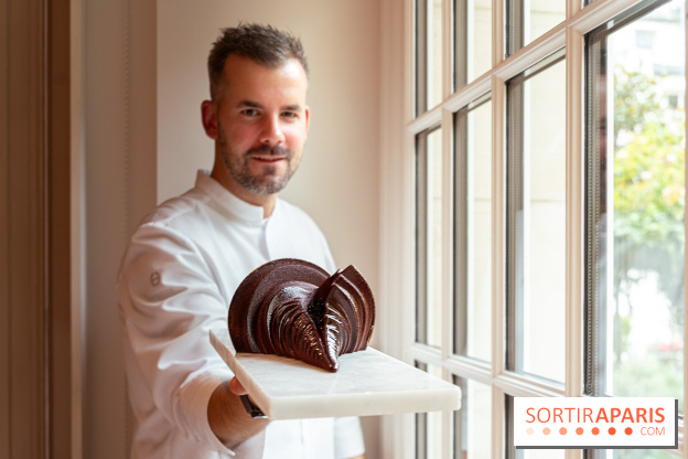 La bûche de Noël Triton du Shangri La Paris 2024 par Maxence Barbot et sa galette des rois 2025 - photos