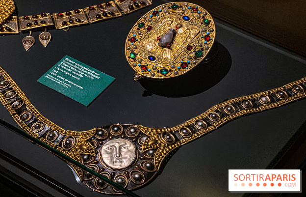 Bijoux de scène de l'Opéra de Paris : l'exposition de parures merveilleuses au Palais Garnier - IMG 2452 jpg