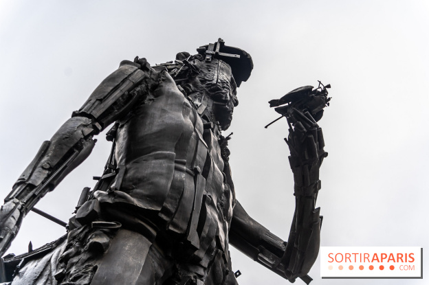 Le Centaure de César à Paris et sa statue de la Liberté miniature -  A7C0238