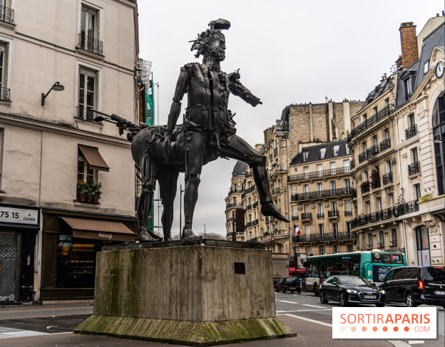 Le Centaure de César à Paris et sa statue de la Liberté miniature -  A7C0241