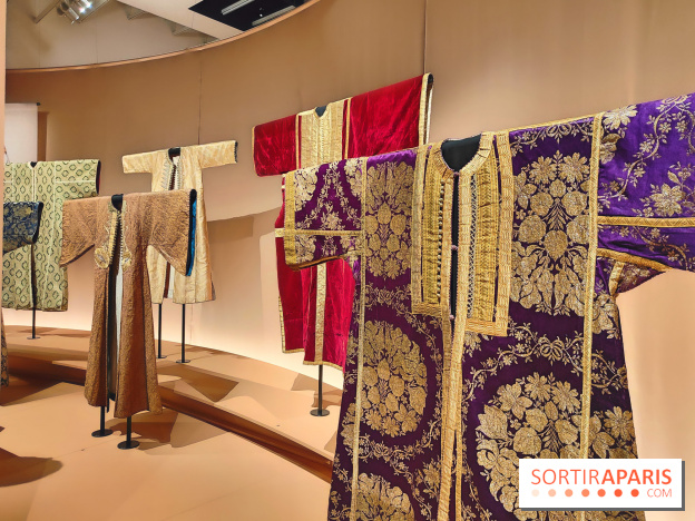 Au fil de l'or : l'expo brillante sur l'or dans l'art de la mode au musée du Quai Branly - photos