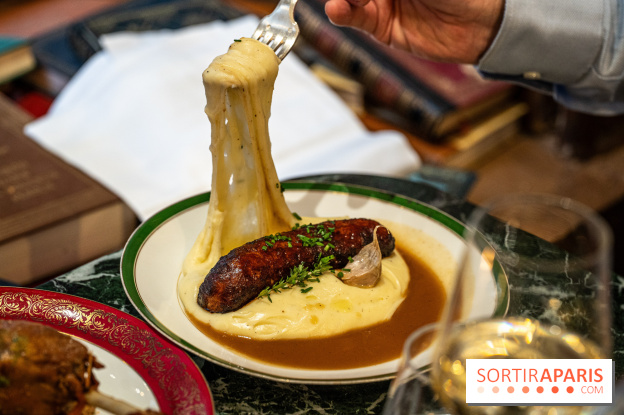 Le Bistro des Livres, le restaurant français pour les amoureux des bouquins -  saucisse purée aligoté 