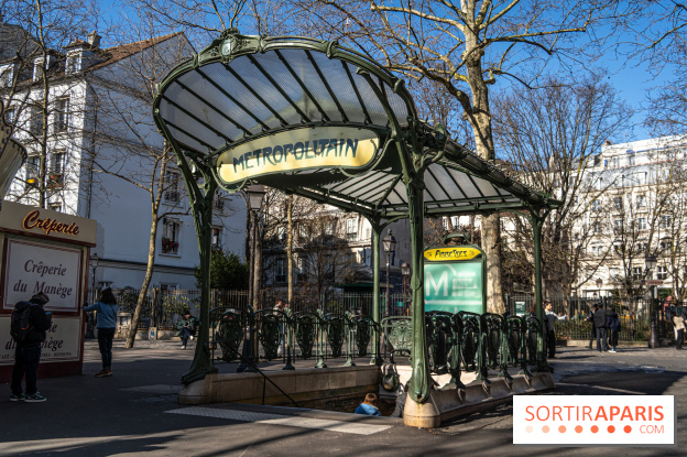 Station Abbesses - métro parisien - A7C02724