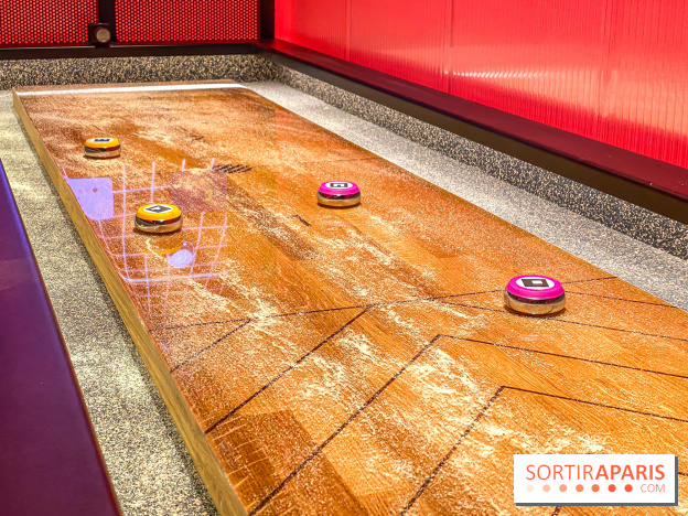 Pucks, l'enseigne de shuffleboard à Poissonnière - IMG 4432
