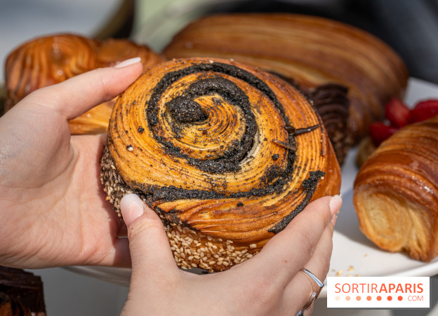 La boulangerie de Christophe Louie lance les nouvelle viennoiseries folles d'Anthony Nguyen - roulé sésame noir