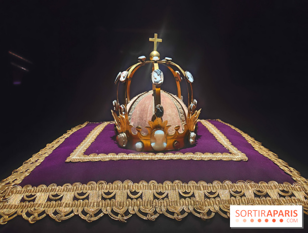 Le Dernier sacre : l'exposition immersive dans les coulisses d'un couronnement au Mobilier national  - fotor 1744999603649