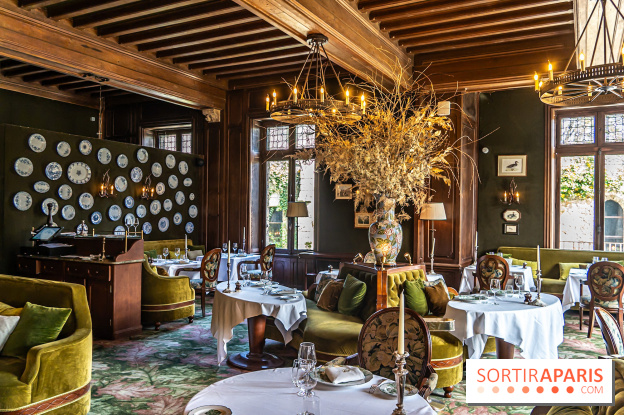 Les Chasses, le restaurant insolite avec une superbe terrasse à l'Abbaye des vaux de Cernay dans les Yvelines